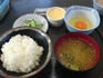 ゴルフの前の朝ごはんに卵かけご飯と極上プリン