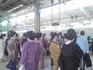 京都駅で芸妓さんと舞妓さんの集団に遭遇